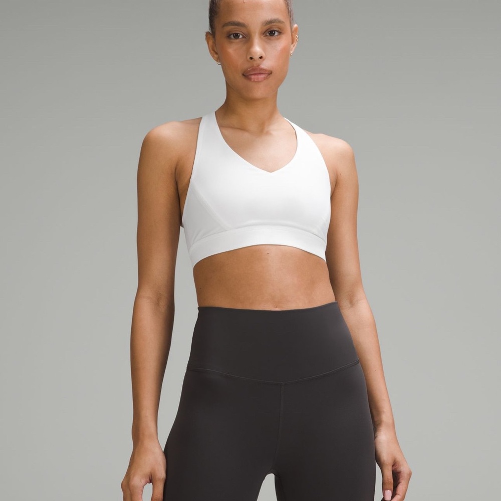 NWT Lululemon Envital Bra *Medium Support, D/DD Cup / 
White size 4